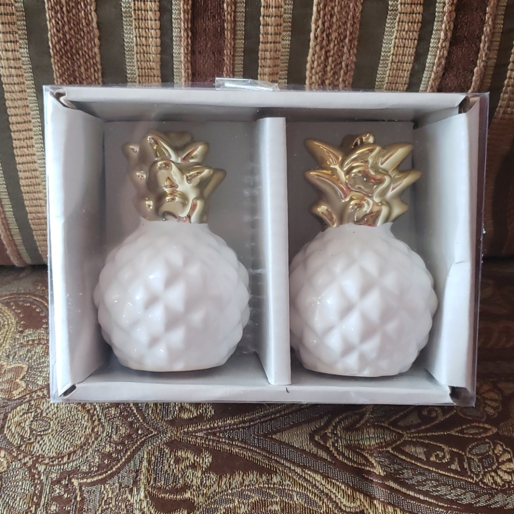 Pineapple Salt and Pepper Shaker Set